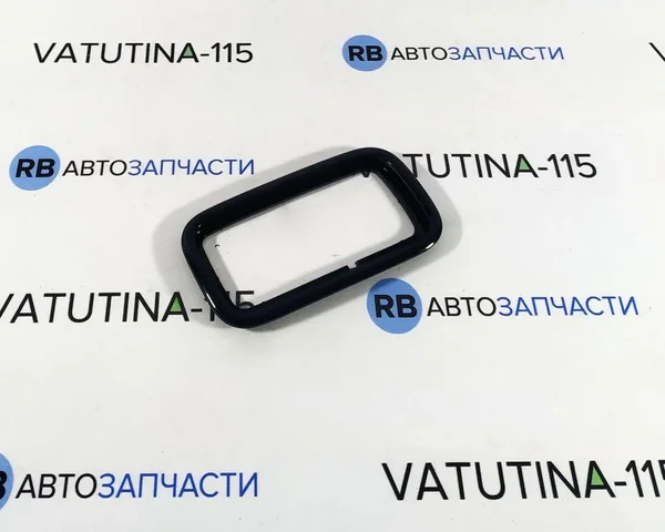 Рамка задн. пр/туманки R черн.