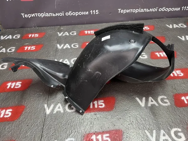 Подкрылок передний R