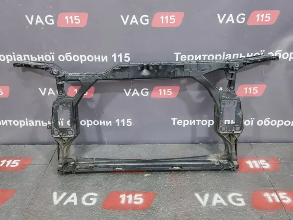 Панель передняя