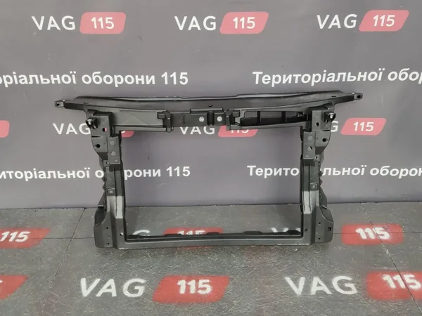 Панель передняя