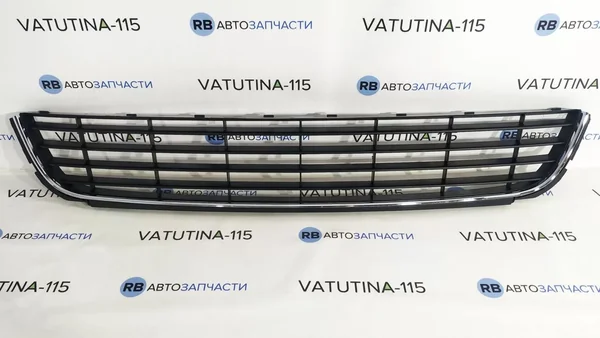 Решітка бампера центр. +хром (крім GTI)