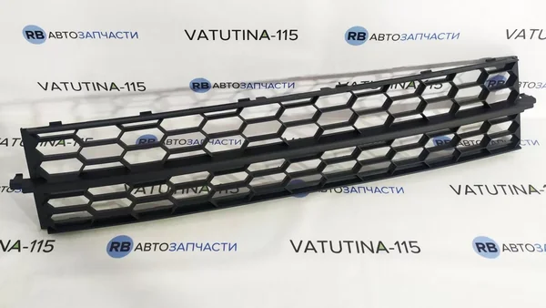 Решітка бампера центральна