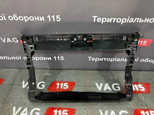 Панель передняя