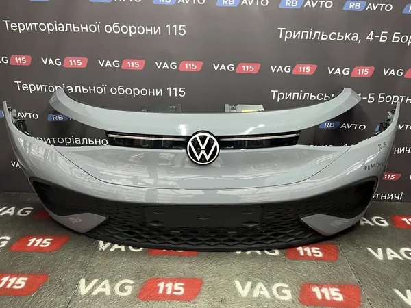 Бампер передній (комплектний) + 6 парктр. + камера (дефект)