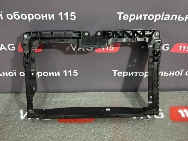 Панель передняя