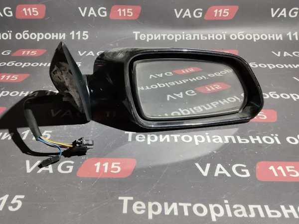 Дзеркало ел. R (+підсв.) (не працює покажчик повороту)