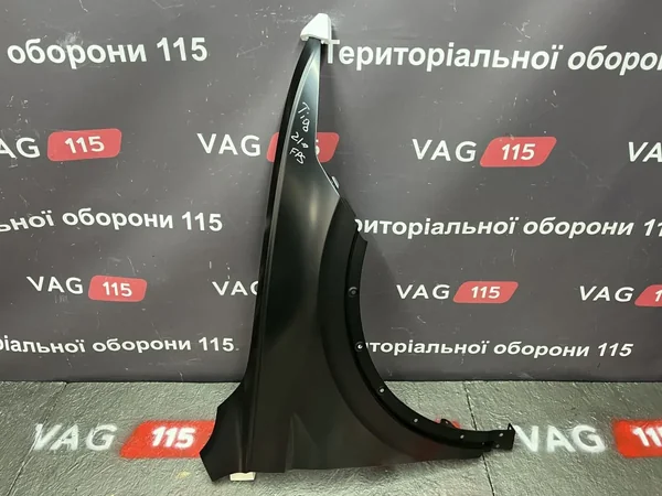 Крило R