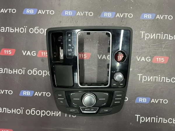 Панель управления мультимедийной системы
