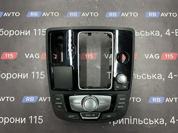 Панель управления мультимедийной системы