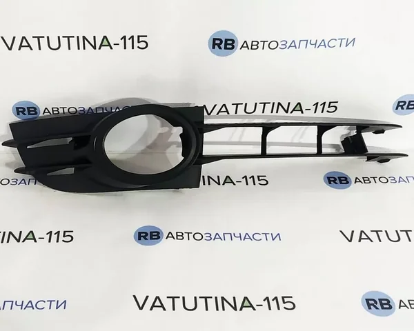 Решітка бампера R (відкрита)