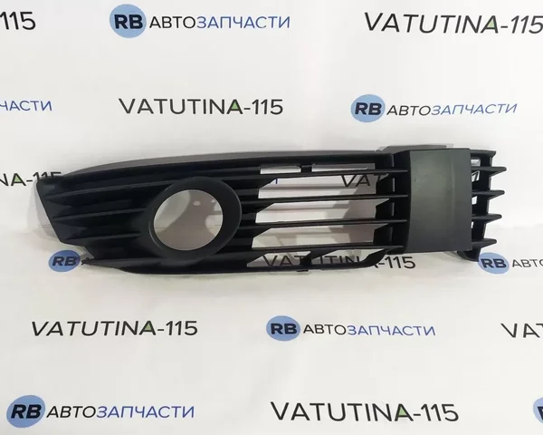 Решітка в бампер з туманк. R