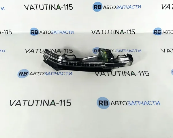 Указатель поворота в зеркале R (возможны небольшие потертости)